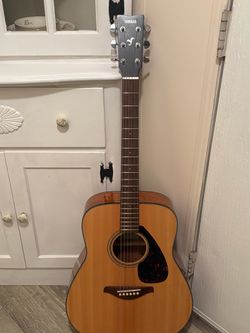 Yamaha FG800 guitar