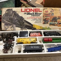1970’s Lionel Black River Freight O27 with locomotive 8602 set with box UNTESTED 