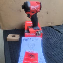 MILWAUKEE M18 FUEL 18V LITHIUM-ION BRUSHLESS CORDLESS 1/4-IN HEX IMPACT DRIVER ( TOOL ONLY )