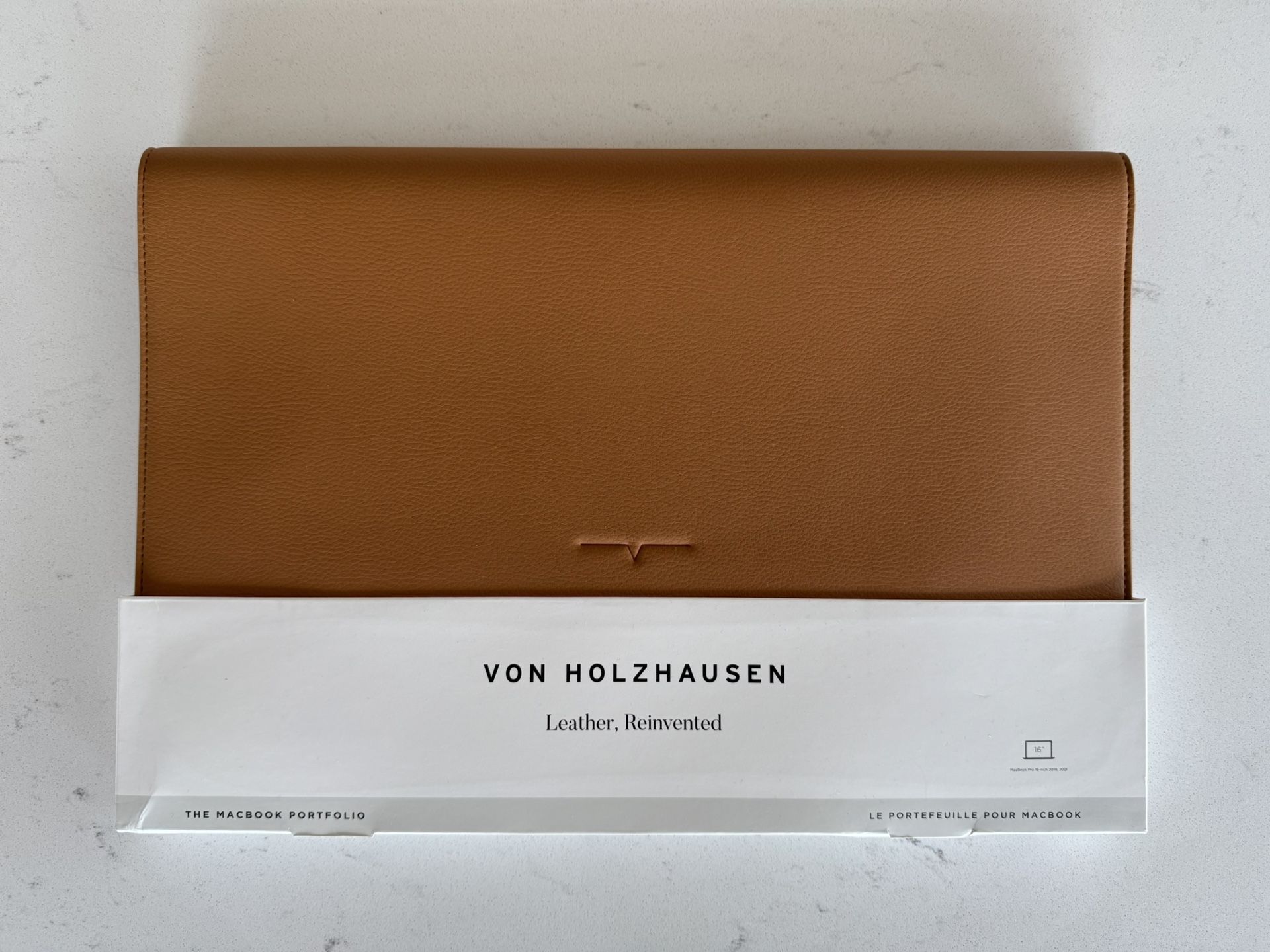 VON HOLZHAUSEN MACBOOK PORTFOLIO 16-INCH