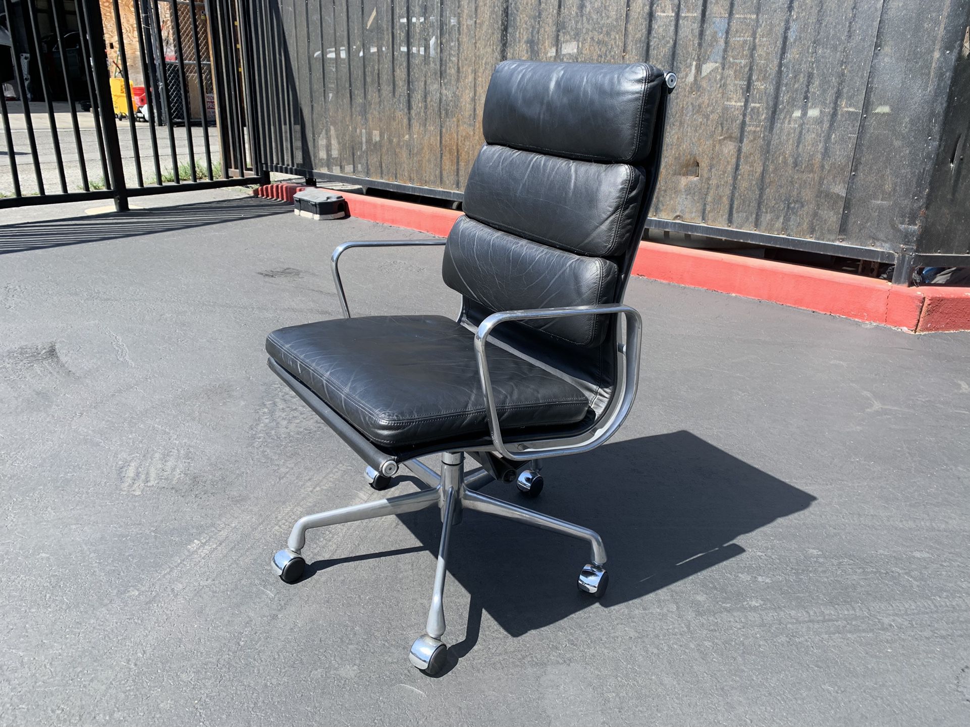 Authentic Vintage Eames Executive Soft Pad Office Chair, Herman Miller