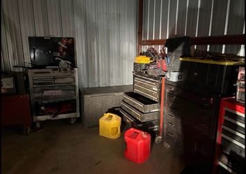 Entire 20 x 15 storage unit full of tools