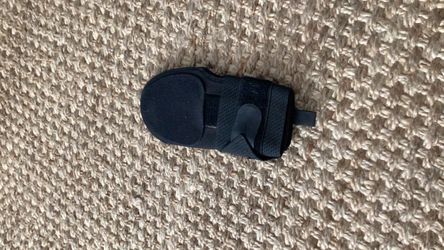 Black sliding mitt