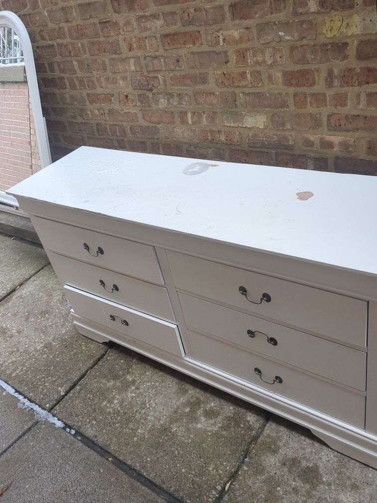 Free Dresser With Mirror