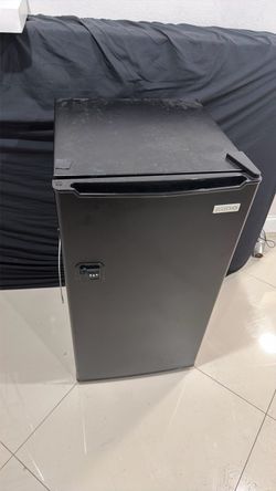 Igloo Mini Fridge Black