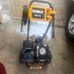 Dewalt by Honda 3600psi pressure washer as is 