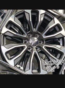 Level up your truck or SUV with a fresh set of 22s! 🛞🔥 ​⚡ Size: 22" 💥 Bolt Pattern: 6x139.7 (6x5.5) 🛻 Fits: Chevy Silverado/Tahoe, GMC Sierra/Yuko