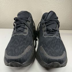 New Balance Size W/10.5 M/9