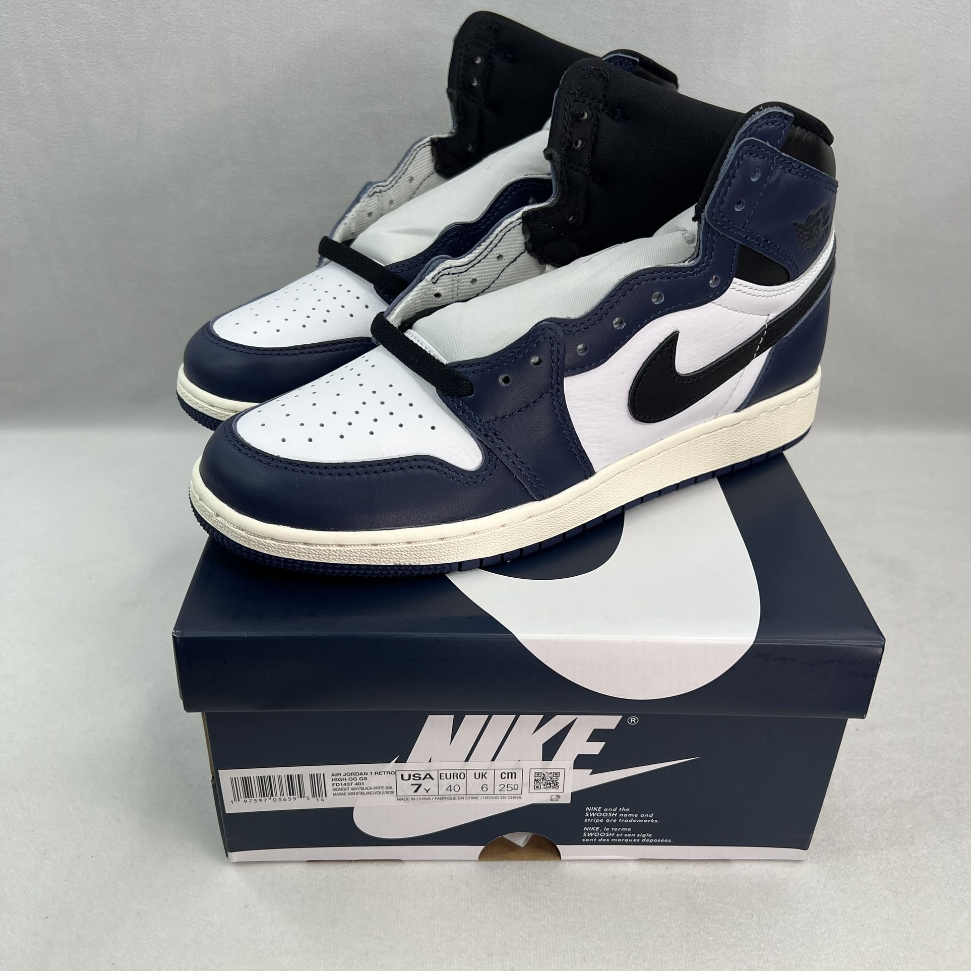Air Jordan 1 Retro High OG Midnight Navy GS Size 7Y
