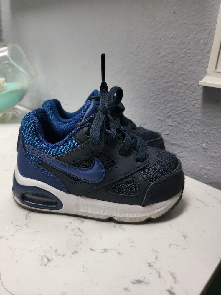 Nike Toddler Tennis Shoes Size 6c