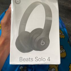 Beats solo 4 Unused