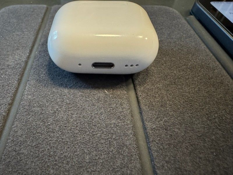 Apple Airpods 4 with Active Noice Cancellation