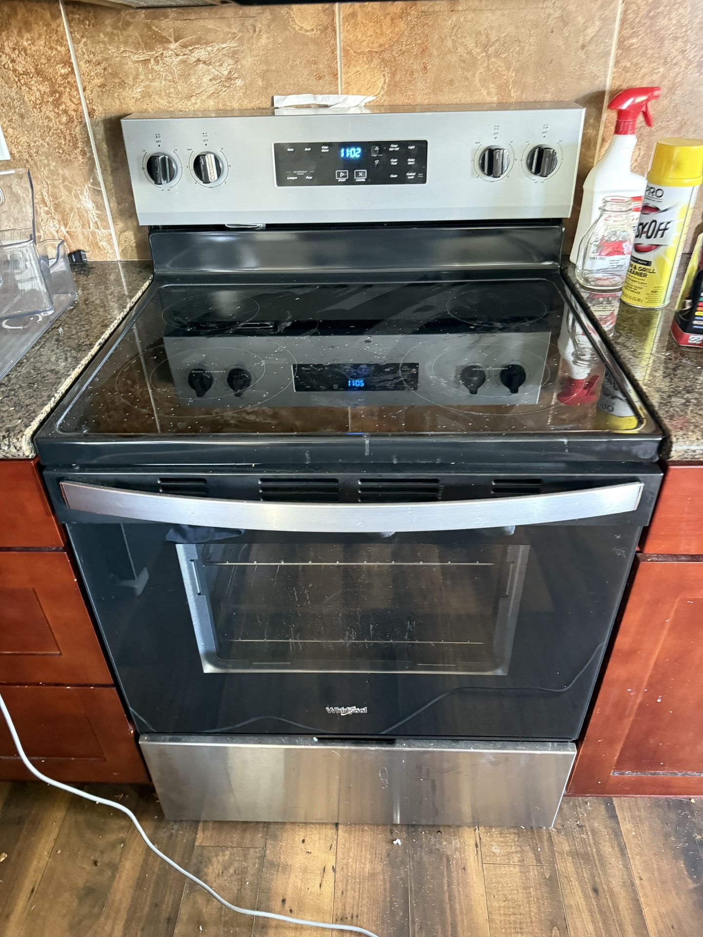 Whirl Pool Stove Only Used For 3 Months