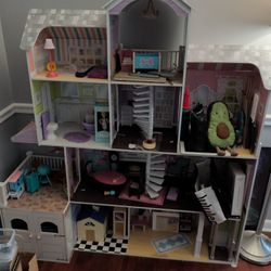 Doll House 
