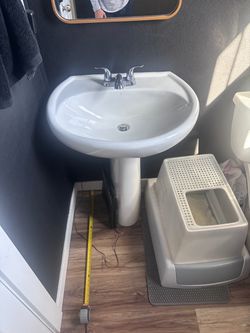 Pedestal sink