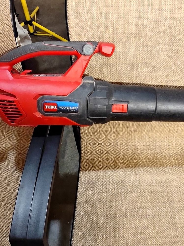 Toro Air Blower. Very Strong. Electric ⚡.