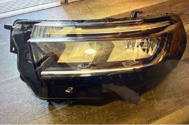 2025 Ford Explorer Left headlight L E D