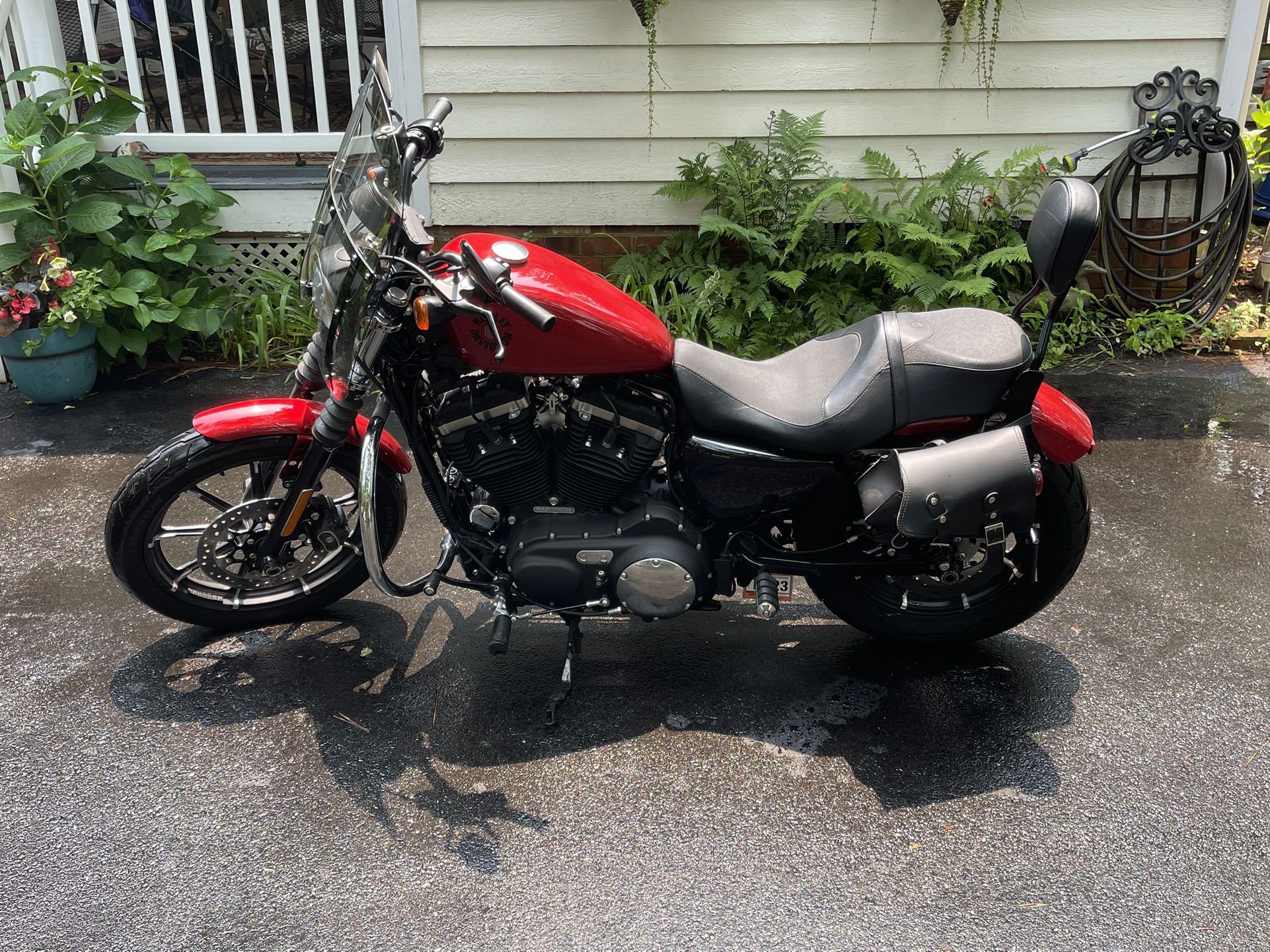2019 Harley Sportster Iron 883 And Helmet
