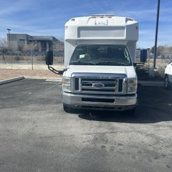 Shuttle Bus 2015 Glaval 