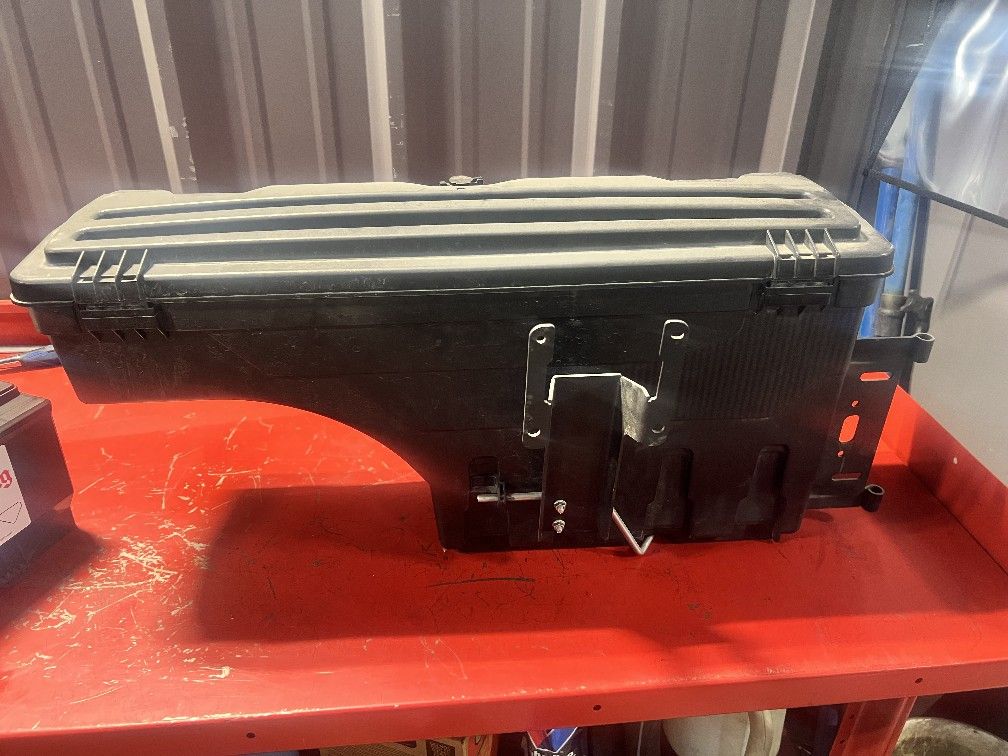 Heavy-Duty Truck Bed Storage Tote – Lockable – Great Condition!