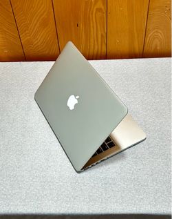 Apple MacBook Pro 13” Retina i5/8GB/256GB SSD $180