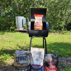 Used Rolling Charcoal Grill w/Charcoal Starter & 4 Bags Charcoal 