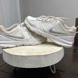 Nike T Lite XI Cross Trainer 610232-101 White Shoes Sneakers Women’s Size 8.5