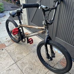 HARO BMX 20” Wheels  Is Not Rusted Is The Paint. Ready To Ride