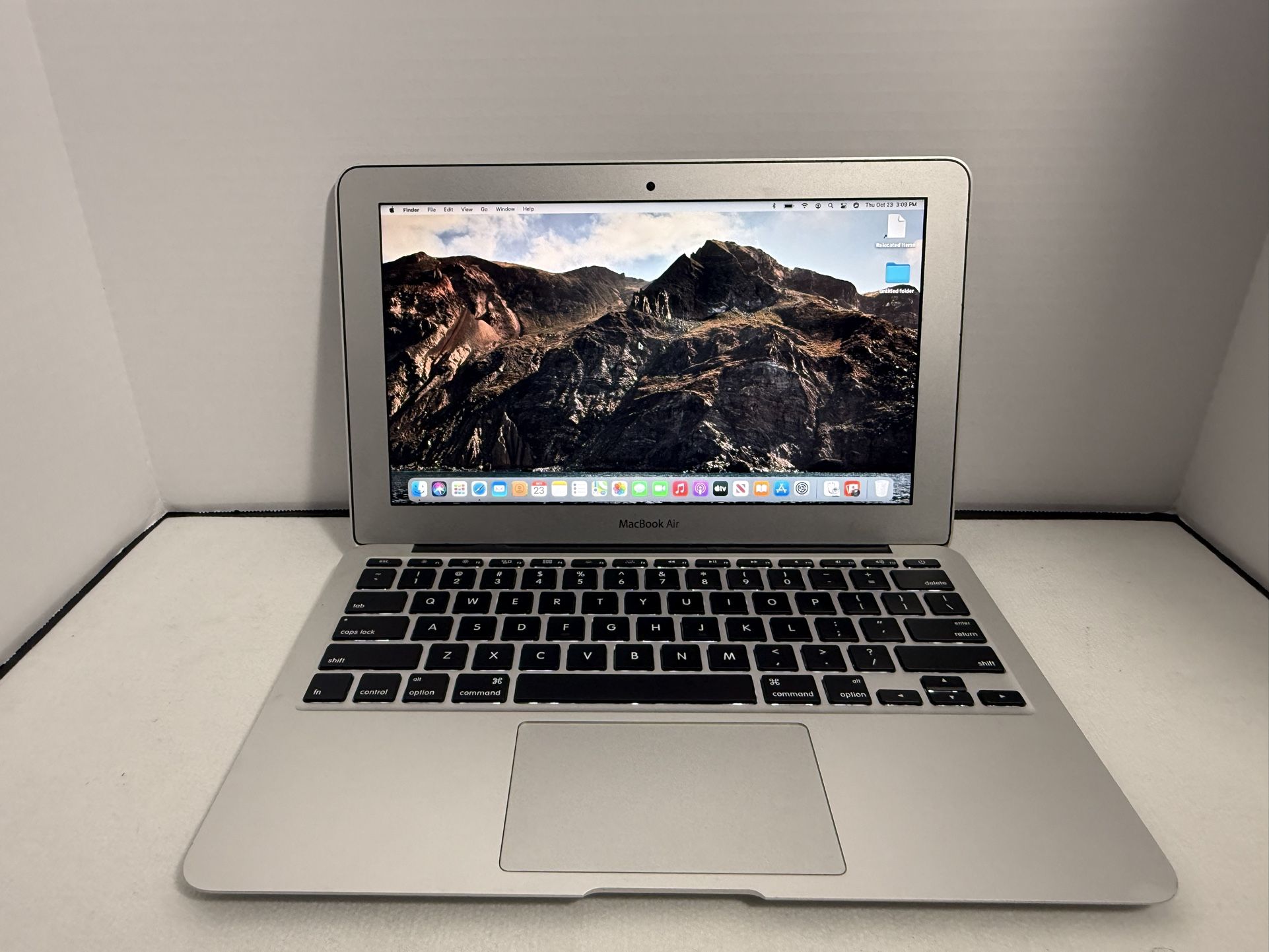 MacBook Air 11-inch i5
