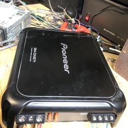 Pioneer GM-DX871 Mono subwoofer amplifier — 800 watts RMS x 1 at 1 ohm 