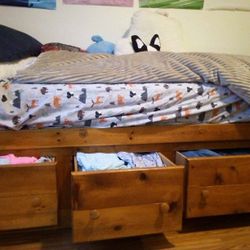 Long Twin Capts. Bed 3 Drawers .