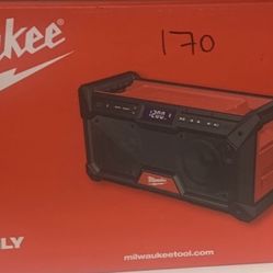 Milwaukee m18 Bluetooth speaker and radio new/nueva 140$