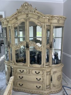 Dining Table With 6 Chairs And China