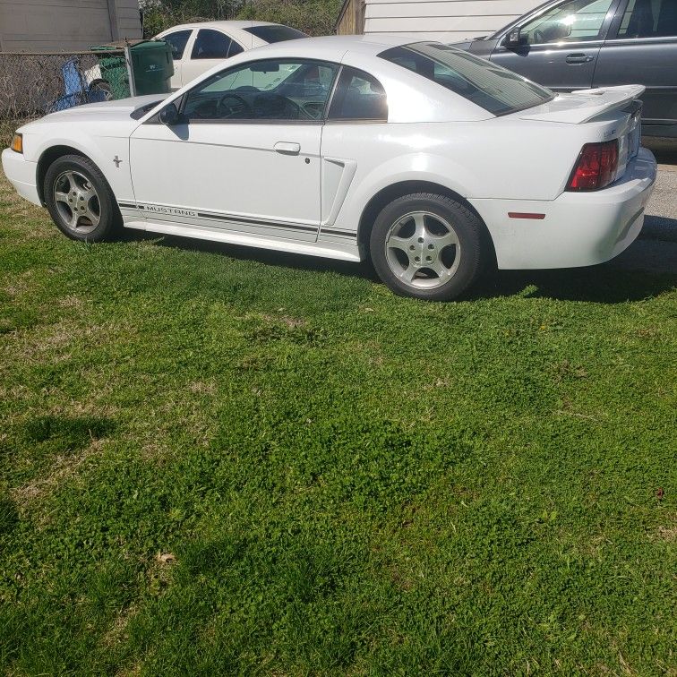 2000 Ford Mustang