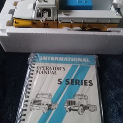 First Gear International S-Series Service Truck Die Cast Replica