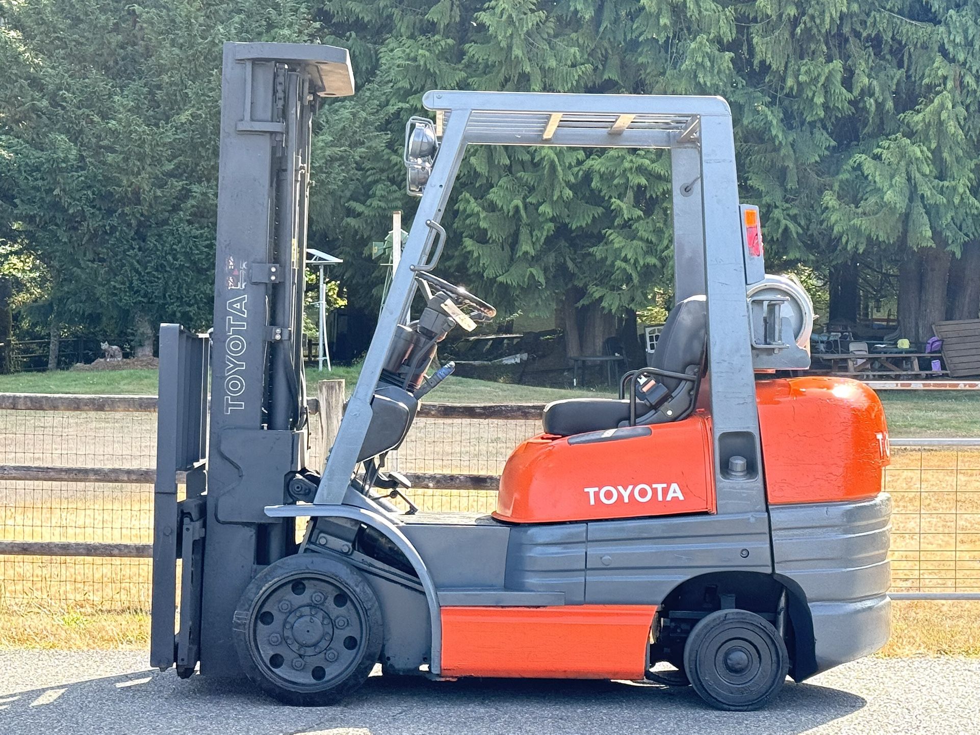Forklift Toyota LPG 6,000 lb Capacity