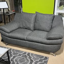 Sarnen Loveseat In Grey 