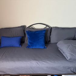 bed/couch 