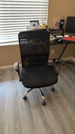 Black office chair
