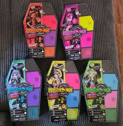 MOSTER HIGH Skulltimate Screts Neon Frights Dolls  - Full Set