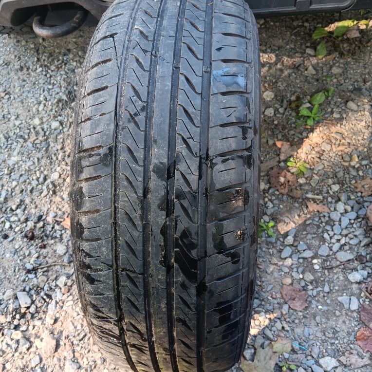 1. 195 60 15in Tire