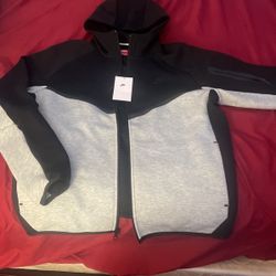 nike tech brand new with tags large