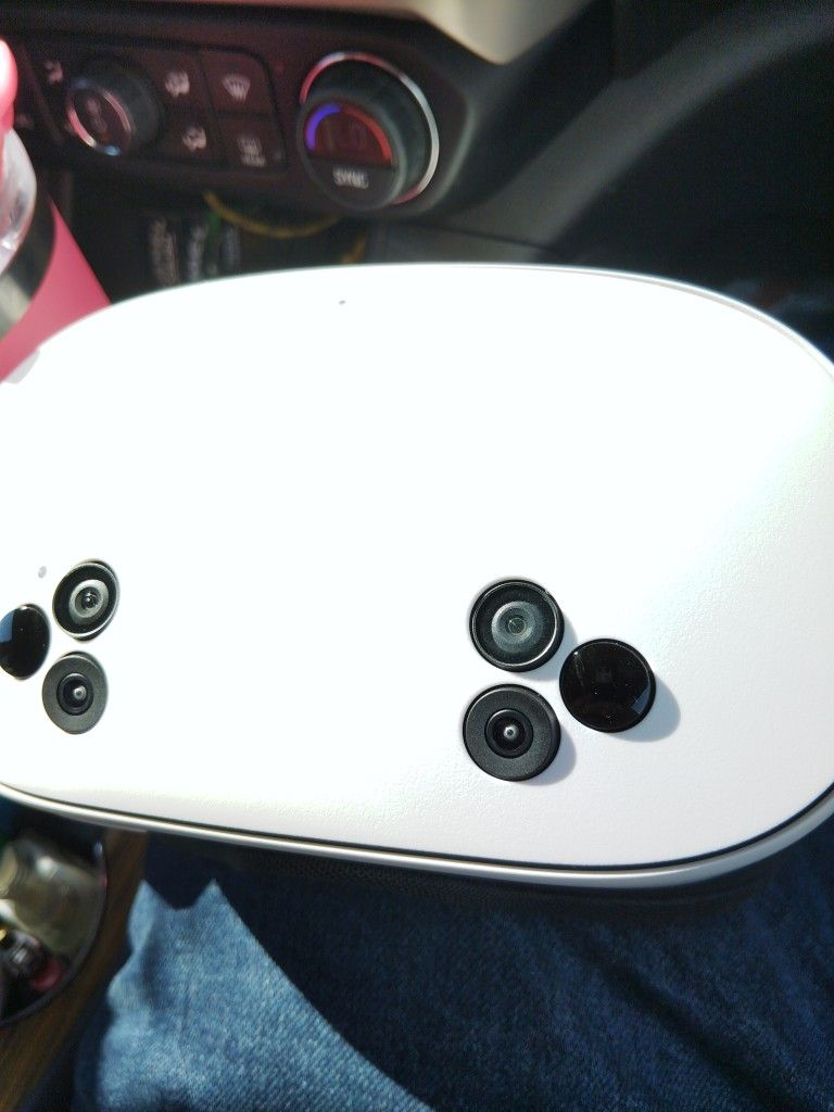 Selling Oculus Quest 3s