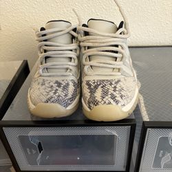 Jordan 11 Low Snakeskin 
