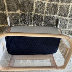 Baby Bassinet And Baby Holder 