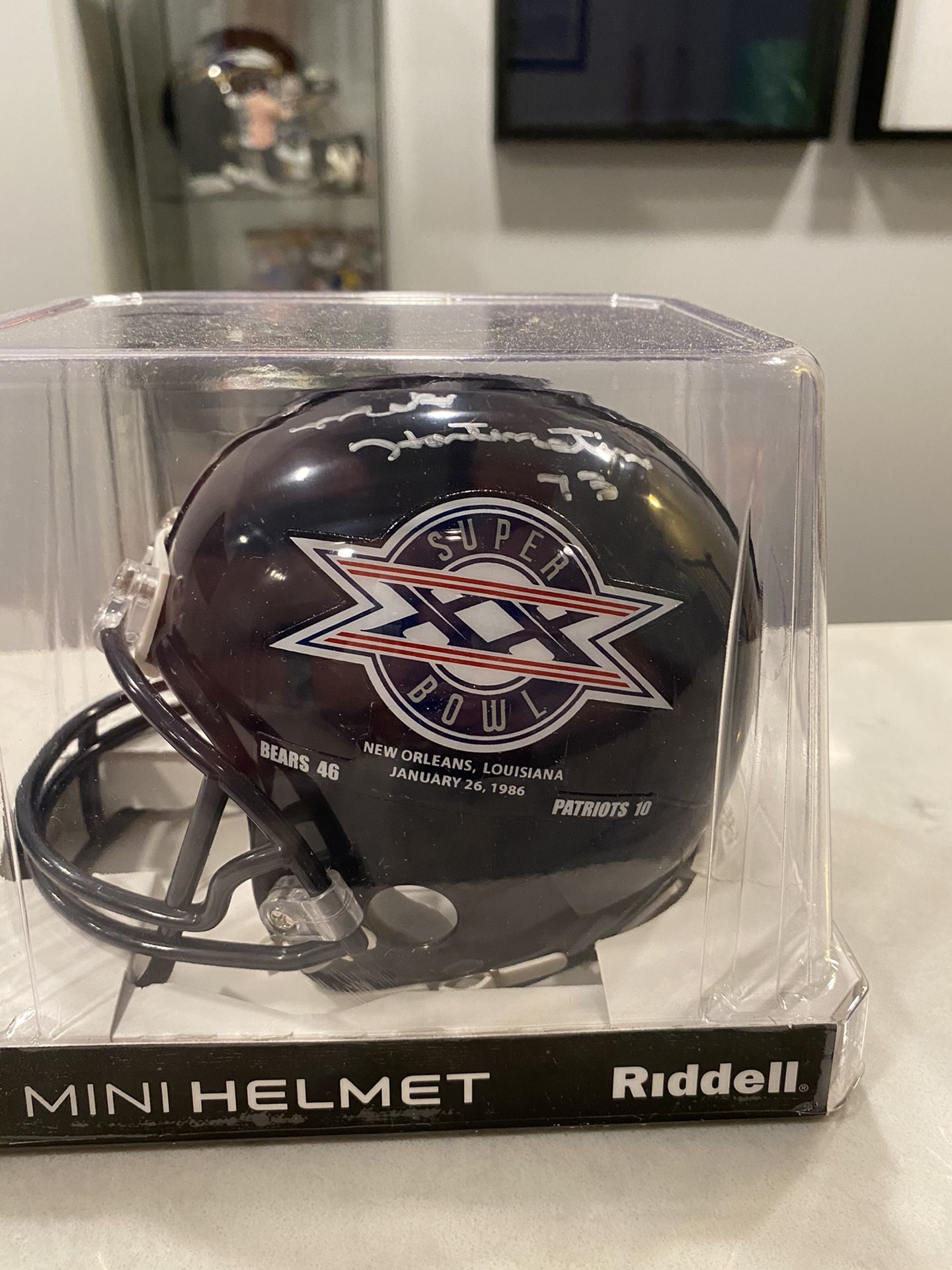 Mike Hartenstine signed Mini helmet. Super bowl champs. Affordable collection piece for any bears fan.