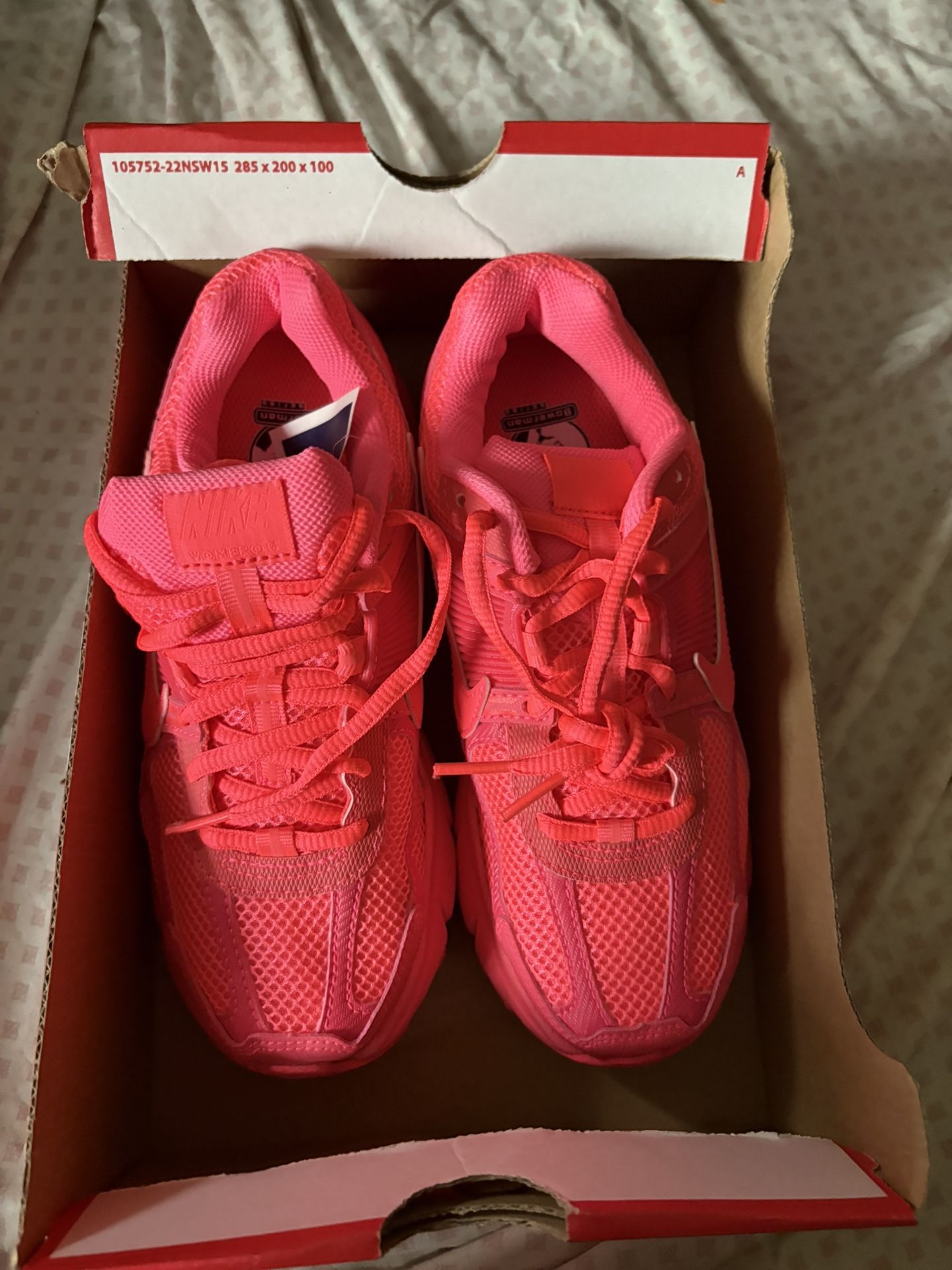 Nike Zoom Vomero 5 ‘Hot Punch’SIZE 4 MEN 5.5 WOMEN