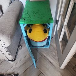 BABY SHARk 6V PLUSH RIDE-ON..