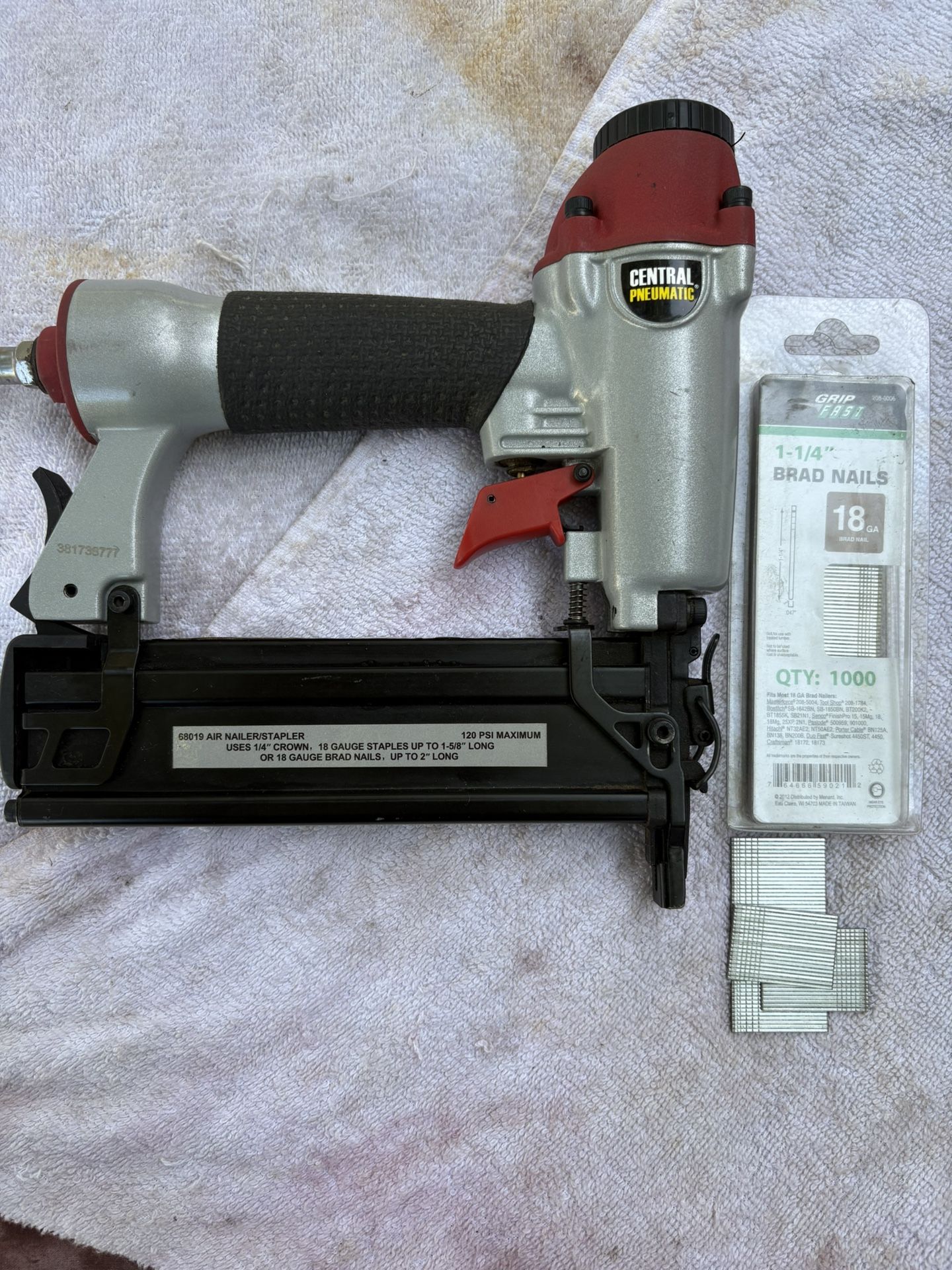 Central Pneumatic 18 G Air Nailer/Stapler-68019-Like New-Fires Staples/18 G Brad Nails