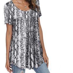 Women’s Snake Skin Design Top Size XLarge
